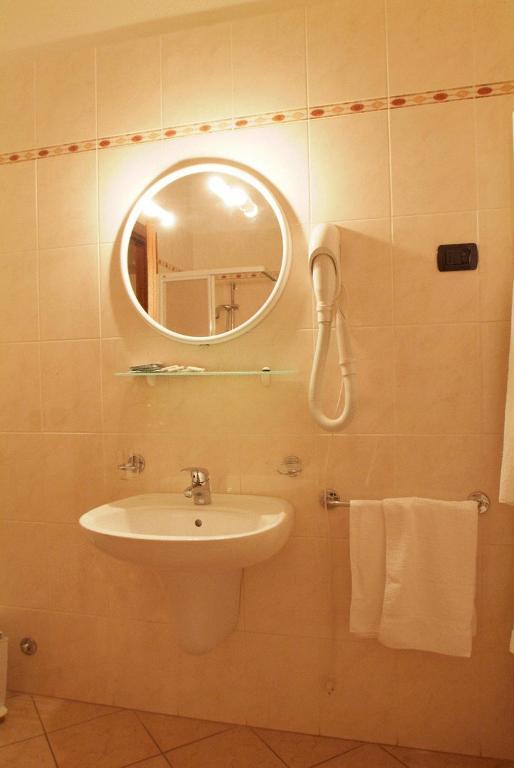Hotel La Maddalena Quattro Castella Szoba fotó