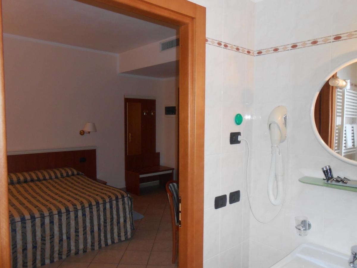 Hotel La Maddalena Quattro Castella Kültér fotó
